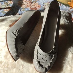 Cute vintage 80 ‘s Bear Trap heels 👠❣️🌺